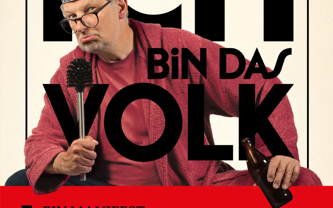Cover von "Ich bin das Volk", Severin Groebner im roten Bademantel, eine Klobürste als Mikrofon, eine Alukrone auf dem Kopf